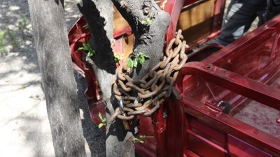 Eskişehir'de 4 kilidi kırılıp çalınan motosikletini bu kez gemi zinciriyle bağladı
