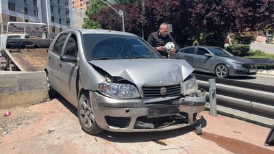 Kocaeli'de kırmızı ışıkta duran araca çarptı: 5 yaralı