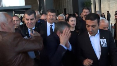 DEM Parti: Özel'e yönelik saldırıyı lanetliyoruz