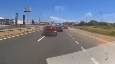 İstanbul Silivri'de makas atarak ilerleyen sürücü trafiği tehlikeye düşürdü