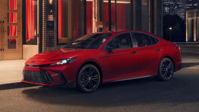 Yeni Toyota Camry, Nightshade versiyonuna kavuştu