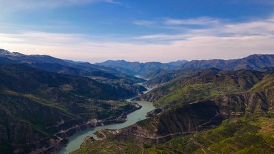 Artvin'in karlı dağlarından ilkbahar manzaraları