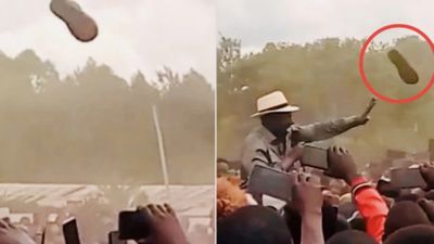 Kenya Devlet Başkanı Ruto'ya mitingde ayakkabı fırlatıldı