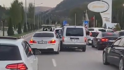 Tokat'ta düğün konvoyunda tehlikeli inatlaşma