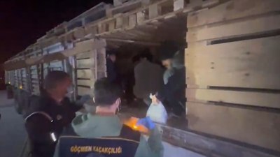 Bitlis'te tırın dorsesinde 42 kaçak göçmen yakalandı