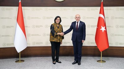 Türkiye ve Endonezya Maliye Bakanları görüştü
