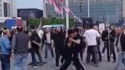 Taksim’de iki grup arasında kavga