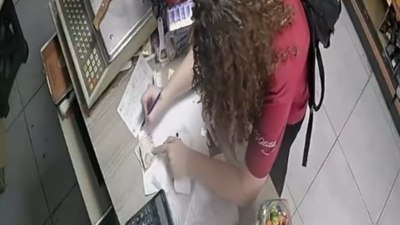 Adana'da market sahibini bulamayan öğrenci, aldıklarının parasını tezgaha bıraktı
