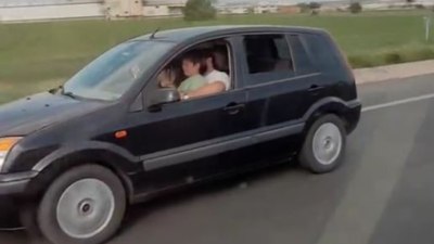 Tekirdağ'da kucağında çocukla araç sürdü