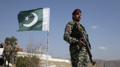 Pakistan, Hindistan'ın saldırıları sonrası orduya 'karşılık verme' yetkisi verdi
