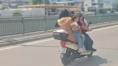 Bursa'da aynı motosiklete 5 kişi bindiler