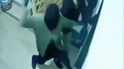 Mardin'de maskeli şüpheliler, husumetlilerinin kapısını parçaladı