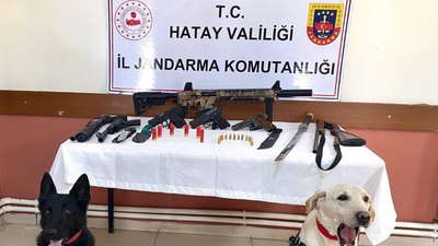 Hatay'da sosyal medyada silah paylaşan şahıslara jandarmadan operasyon