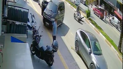 Antalya'da 86 yaşındaki adama motosiklet çarptı