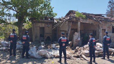 Tokat'ta kaçak kazı yapan şahıslar 2 bin yıllık mozaik buldu