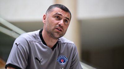 Burak Yılmaz, Türkiye'de futbola 'ölüm ya da kalım' olarak bakılmasını istemiyor