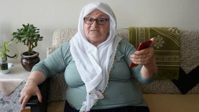 Antalya'da Fahriye nineyi arayan MİT amblemli dolandırıcı aradığına pişman oldu