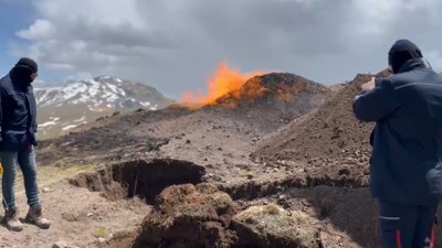 Sivas'ta yıldırım düşen doğal gaz hattında yangın