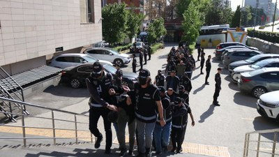 FETÖ finansörü Maydonoz Döner'e operasyon: 23 gözaltı