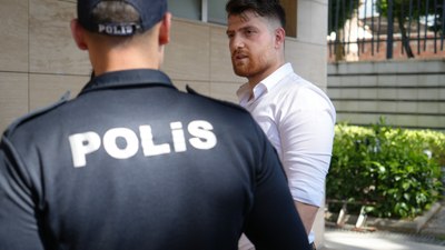 Manisa'da tuvalette altın dolu kese buldu