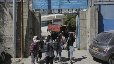 İsrail, Gazze'de BM okullarını bastı