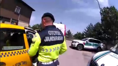 Sakarya'da kaçak göçmenler taksiden çıktı