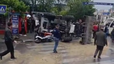 Bayrampaşa'dakontrolden çıkan iş makinesi dehşet saçtı