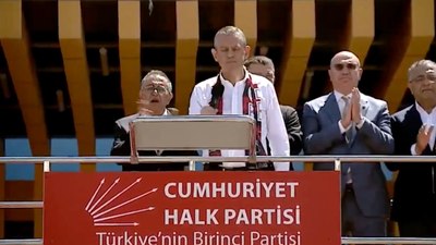 Özgür Özel, Sırrı Süreyya için Fatiha yerine alkış istedi