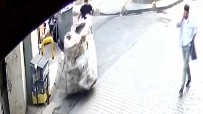 Fatih'te çöpe atılan 200 bin dolarlık pırlantayı kağıt toplayıcısı buldu