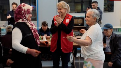 Kızılay, Darülaceze'de anneler günü etkinliği düzenledi