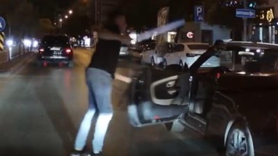 İzmir'de tartıştığı motosikletlinin üzerine döner bıçağıyla yürüyen sürücü tutuklandı
