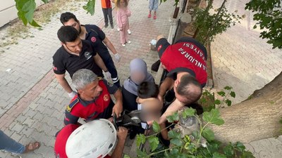 Şanlıurfa'da çocuğun koluna demir korkuluk saplandı