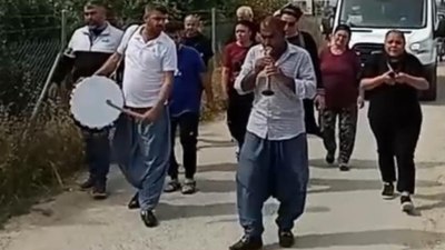 Mersin'de trafik kazasında ölen gence, davul zurna eşliğinde veda