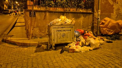 Konak'ta çöp sorunu devam ediyor