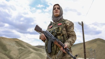 Van'da güvenlik korucusu anne 7/24 görev başında