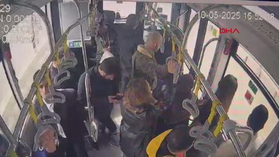 Beylikdüzü'ndeki metrobüs kazası araç içi kamerasında