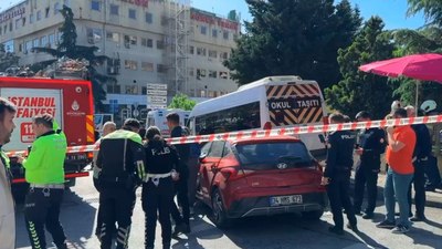 İstanbul'da minibüs yayaların arasına daldı
