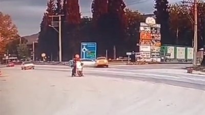 Sakarya'da taksi ile otomobilin çarpıştığı kazada 6 kişi yaralandı