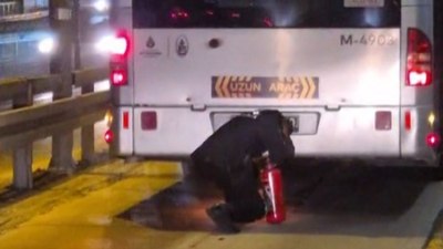 İstanbul'da metrobüsün motor bölümü yandı, seferler kısa süre durduruldu