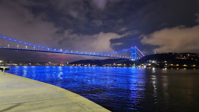 Fatih Sultan Mehmet Köprüsü, Engelliler Haftası sebebiyle ışıklandırıldı