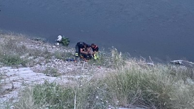 Asi Nehrinde mahsur kalan vatandaşı itfaiye ekipleri kurtardı