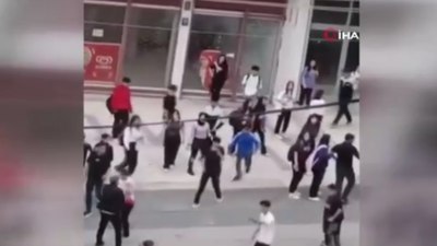 Ankara'da lise öğrencileri birbirlerine saldırdı