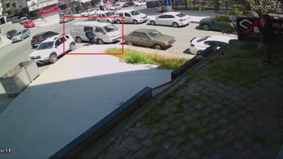 İstanbul'da aracını çalmaya çalışan hırsızı suçüstü yakaladı