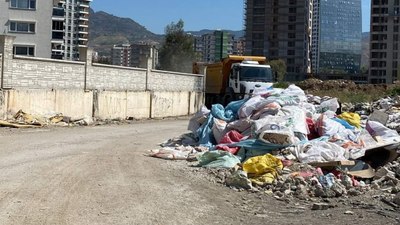 İzmir'de vatandaşların çöp isyanı: Hindistan'a döndük