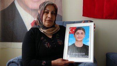 Van'da kızı dağa kaçırılan anne: Barışın kokusu çok güzel