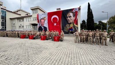Hatay'da engelli gençler üniforma giyip bir günlüğüne asker oldu