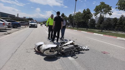 Bursa'da kaza yapan bisikletli ambulansa binmemek için direndi