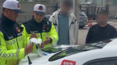 Aksaray'da yolu kapatıp drift attılar, ardından havaya ateş açtılar