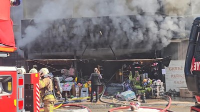 İstanbul'da hediyelik eşya dükkanında çıkan yangın söndürüldü