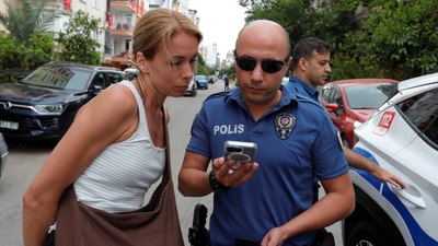 Antalya'da Rus turist akıllı saatini adım adım takip etti: Polis ekipleriyle baskın yaptı